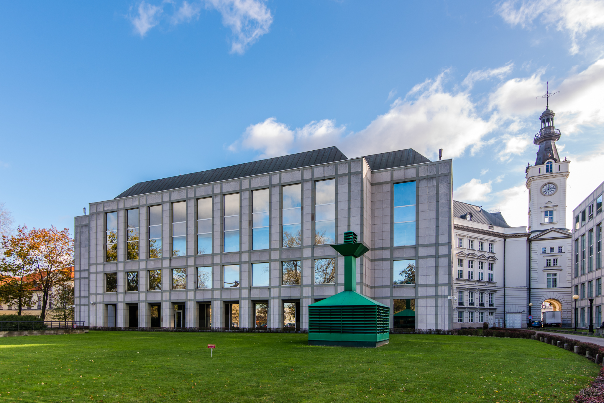 Zdjęcie architektury budynku Północna pierzeja pl. Teatralnego, tzw. Pałac Jabłonowskich (zespół budynków BRE Bank i Citibank)